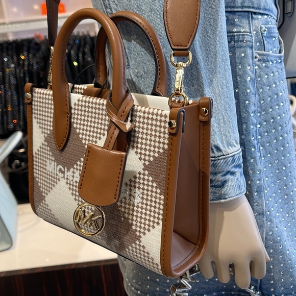 Michael Kors Mirella Extra-Small Logo Crossbody XBODY Shopper Bag
Luggage
NWT - Picture 7 of 16